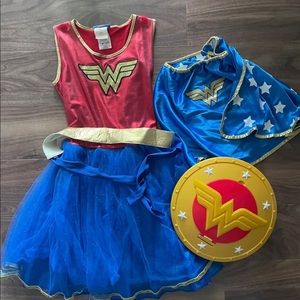 Like new Wonder Women costume w/ accessories